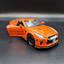 Load image into Gallery viewer, Explorafind 2020 Nissan GT-R R-35 Orange 1:32 Die Cast Car
