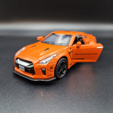 Load image into Gallery viewer, Explorafind 2020 Nissan GT-R R-35 Orange 1:32 Die Cast Car
