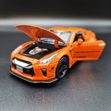 Load image into Gallery viewer, Explorafind 2020 Nissan GT-R R-35 Orange 1:32 Die Cast Car
