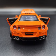 Load image into Gallery viewer, Explorafind 2020 Nissan GT-R R-35 Orange 1:32 Die Cast Car
