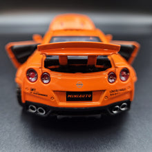 Load image into Gallery viewer, Explorafind 2020 Nissan GT-R R-35 Orange 1:32 Die Cast Car
