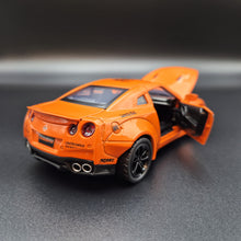 Load image into Gallery viewer, Explorafind 2020 Nissan GT-R R-35 Orange 1:32 Die Cast Car
