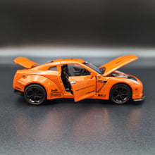 Load image into Gallery viewer, Explorafind 2020 Nissan GT-R R-35 Orange 1:32 Die Cast Car
