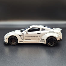 Load image into Gallery viewer, Explorafind 2020 Nissan GT-R R-35 White 1:32 Die Cast Car
