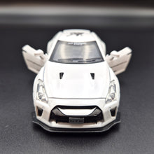 Load image into Gallery viewer, Explorafind 2020 Nissan GT-R R-35 White 1:32 Die Cast Car
