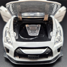 Load image into Gallery viewer, Explorafind 2020 Nissan GT-R R-35 White 1:32 Die Cast Car
