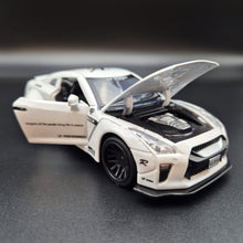 Load image into Gallery viewer, Explorafind 2020 Nissan GT-R R-35 White 1:32 Die Cast Car
