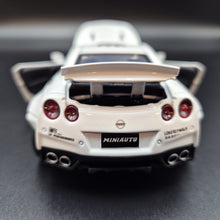 Load image into Gallery viewer, Explorafind 2020 Nissan GT-R R-35 White 1:32 Die Cast Car
