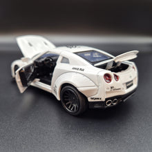 Load image into Gallery viewer, Explorafind 2020 Nissan GT-R R-35 White 1:32 Die Cast Car
