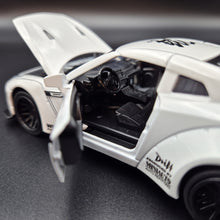 Load image into Gallery viewer, Explorafind 2020 Nissan GT-R R-35 White 1:32 Die Cast Car
