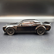 Load image into Gallery viewer, Explorafind 2023 Dodge Challenger SRT Hellcat Black 1:32 Die Cast Car
