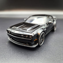 Load image into Gallery viewer, Explorafind 2023 Dodge Challenger SRT Hellcat Black 1:32 Die Cast Car
