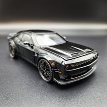 Load image into Gallery viewer, Explorafind 2023 Dodge Challenger SRT Hellcat Black 1:32 Die Cast Car
