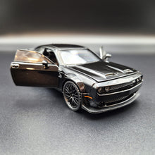 Load image into Gallery viewer, Explorafind 2023 Dodge Challenger SRT Hellcat Black 1:32 Die Cast Car
