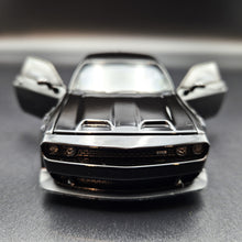 Load image into Gallery viewer, Explorafind 2023 Dodge Challenger SRT Hellcat Black 1:32 Die Cast Car
