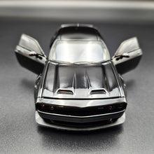 Load image into Gallery viewer, Explorafind 2023 Dodge Challenger SRT Hellcat Black 1:32 Die Cast Car
