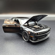 Load image into Gallery viewer, Explorafind 2023 Dodge Challenger SRT Hellcat Black 1:32 Die Cast Car
