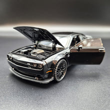 Load image into Gallery viewer, Explorafind 2023 Dodge Challenger SRT Hellcat Black 1:32 Die Cast Car
