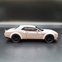 Load image into Gallery viewer, Explorafind 2023 Dodge Challenger SRT Hellcat Grey 1:32 Die Cast Car
