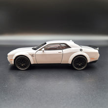 Load image into Gallery viewer, Explorafind 2023 Dodge Challenger SRT Hellcat Grey 1:32 Die Cast Car
