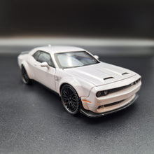 Load image into Gallery viewer, Explorafind 2023 Dodge Challenger SRT Hellcat Grey 1:32 Die Cast Car
