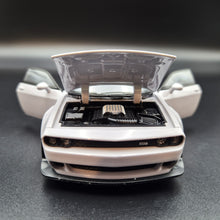 Load image into Gallery viewer, Explorafind 2023 Dodge Challenger SRT Hellcat Grey 1:32 Die Cast Car
