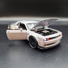 Load image into Gallery viewer, Explorafind 2023 Dodge Challenger SRT Hellcat Grey 1:32 Die Cast Car
