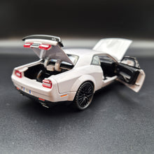 Load image into Gallery viewer, Explorafind 2023 Dodge Challenger SRT Hellcat Grey 1:32 Die Cast Car
