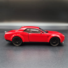 Load image into Gallery viewer, Explorafind 2023 Dodge Challenger SRT Hellcat Red 1:32 Die Cast Car
