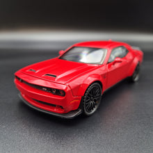 Load image into Gallery viewer, Explorafind 2023 Dodge Challenger SRT Hellcat Red 1:32 Die Cast Car
