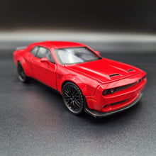 Load image into Gallery viewer, Explorafind 2023 Dodge Challenger SRT Hellcat Red 1:32 Die Cast Car
