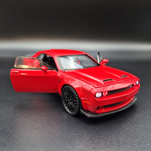 Load image into Gallery viewer, Explorafind 2023 Dodge Challenger SRT Hellcat Red 1:32 Die Cast Car
