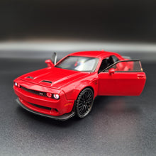 Load image into Gallery viewer, Explorafind 2023 Dodge Challenger SRT Hellcat Red 1:32 Die Cast Car
