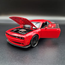 Load image into Gallery viewer, Explorafind 2023 Dodge Challenger SRT Hellcat Red 1:32 Die Cast Car
