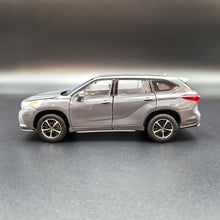 Load image into Gallery viewer, Explorafind 2021 Toyota Highlander XSE Grey 1:32 Die Cast Car
