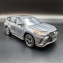 Load image into Gallery viewer, Explorafind 2021 Toyota Highlander XSE Grey 1:32 Die Cast Car
