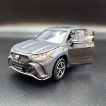 Load image into Gallery viewer, Explorafind 2021 Toyota Highlander XSE Grey 1:32 Die Cast Car
