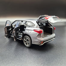 Load image into Gallery viewer, Explorafind 2021 Toyota Highlander XSE Grey 1:32 Die Cast Car
