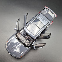 Load image into Gallery viewer, Explorafind 2021 Toyota Highlander XSE Grey 1:32 Die Cast Car
