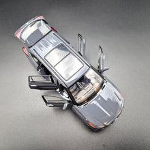 Load image into Gallery viewer, Explorafind 2021 Toyota Highlander XSE Grey 1:32 Die Cast Car
