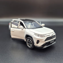 Load image into Gallery viewer, Explorafind 2021 Toyota RAV4 White 1:32 Die Cast Car
