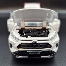 Load image into Gallery viewer, Explorafind 2021 Toyota RAV4 White 1:32 Die Cast Car
