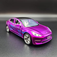 Load image into Gallery viewer, Explorafind 2021 Tesla Model 3 Purple 1:32 Die Cast Car
