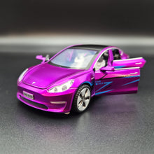 Load image into Gallery viewer, Explorafind 2021 Tesla Model 3 Purple 1:32 Die Cast Car
