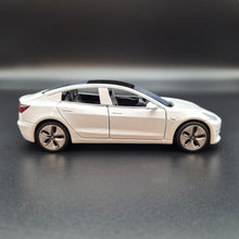 Load image into Gallery viewer, Explorafind 2021 Tesla Model 3 White 1:32 Die Cast Car
