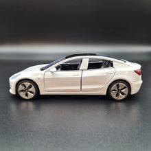 Load image into Gallery viewer, Explorafind 2021 Tesla Model 3 White 1:32 Die Cast Car
