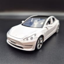 Load image into Gallery viewer, Explorafind 2021 Tesla Model 3 White 1:32 Die Cast Car
