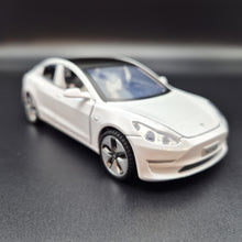 Load image into Gallery viewer, Explorafind 2021 Tesla Model 3 White 1:32 Die Cast Car
