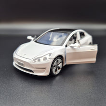 Load image into Gallery viewer, Explorafind 2021 Tesla Model 3 White 1:32 Die Cast Car
