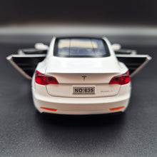 Load image into Gallery viewer, Explorafind 2021 Tesla Model 3 White 1:32 Die Cast Car
